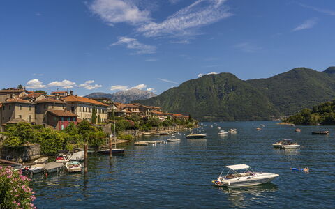 Next Comacina, Lago di Como with Garage: Vand, Krop Af Vand, Bjergrige Landskabsformer, Båd, Bjerg, Vandfartøjer, Bakke, Bjergkæde, Coastal Og Oceaniske Landskabsformer, Highland