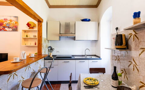 Oliver: Møbel, Indretning, Gulvbelægning, Træ, Køkken, Countertop, Etage, Loft, Værelse, Belysning