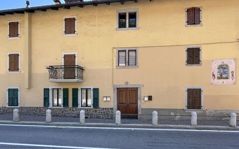 Ca' Alma Dolomia: Væg, Vindue, Bygning, Dør, Facade, Menneskelig Bosættelse, Lejlighed, Skydevindue, Maling, Gips