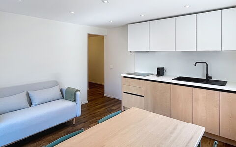 Ca' Alma Dolomia: Møbel, Indretning, Gulvbelægning, Etage, Træ, Countertop, Loft, Køkken, Cabinetry, Værelse