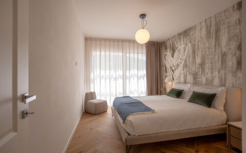 Porto di Luce Luxury, Jacuzzi and Seaview: Indretning, Møbel, Etage, Gulvbelægning, Væg, Soveværelse, Seng, Træ, Værelse, Loft