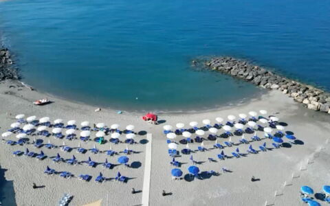 Baia di Tempsa Beach and Sea: Hav, Coastal Og Oceaniske Landskabsformer, Strand, Kyst, Ocean, Kyst, Bugt, Paraply, Tropics, Caribbean