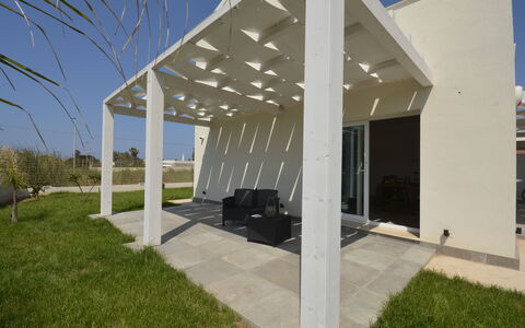 Villa Blue: Arkitektur, Skygge, Kompositmateriale, Udendørs Struktur, Beton, Pergola, Kolonne, Bjælke, Pavilion, Dagslys