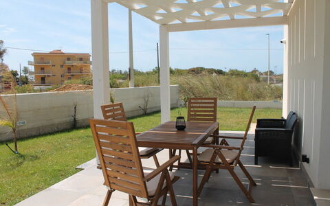 Villa Blue: Møbel, Træ, Udendørs Møbler, Etage, Gulvbelægning, Stol, Skygge, Udendørs Struktur, Udendørs Bord, Pergola