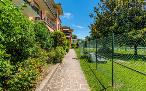 Sant'Agata: Boligområde, Busk, Lejlighed, Have, Estate, Lawn, Hæk, Forstad, Landscaping