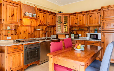 Casa Asia: Cabinetry, Køkken, Møbel, Træ, Gulvbelægning, Indretning, Køkken Apparat, Skab, Countertop, Skuffe