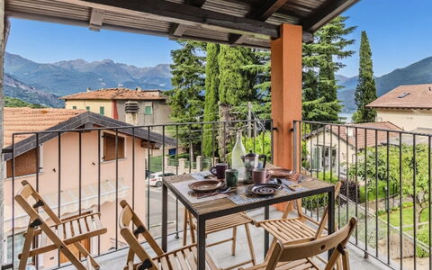 Casa Matilde: Møbel, Stol, Bord, Veranda, Altan, Udendørs Møbler, Udendørs Bord, Skygge, Køkken & Spisebord, Eco Hotel