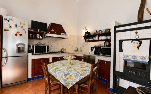 La Muraglia: Møbel, Indretning, Gulvbelægning, Træ, Køkken, Etage, Værelse, Loft, Belysning, Countertop