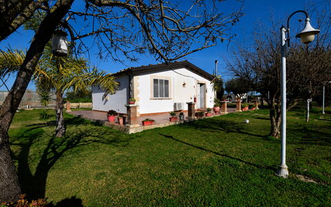 Villa Gertrude: Hus, Hjem, Sommerhus, Lawn, Have, Estate, Gård, Backyard, Landscaping