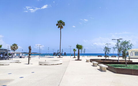 Dimora Avola Centro: Hav, Strand, Kyst, Skygge, Kyst, Walkway, Ocean, Gadebelysning