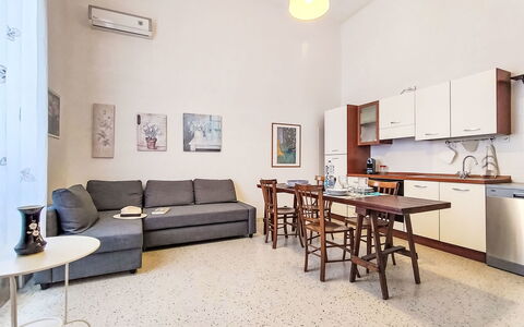 Dimora Avola Centro: Møbel, Indretning, Gulvbelægning, Etage, Bord, Træ, Loft, Stol, Værelse, Couch
