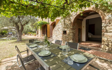 Casale delle Lupe, Campiglia Marittima: Væg, Arch, Mursten, Hacienda, Have, Skygge, Gårdsplads, Gård, Backyard, Landscaping