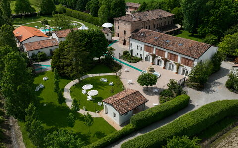 Relais Villa Mirandola: Estate, Have, Lawn, Hacienda, Mansion, Gårdsplads, Landscaping, Gård, Villa, Parkere