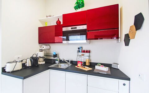 Colazza 100: Køkken Apparat, Køkken, Større Bandage, Countertop, Indretning, Cabinetry, Gulvbelægning, Møbel, Husholdningsapparat, Belysning