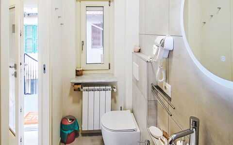 Colazza 100: Væg, Sanitærarmatur, Gulvbelægning, Etage, Indretning, Badeværelse, Toilet, Toiletbræt, Vvs, Håndvask