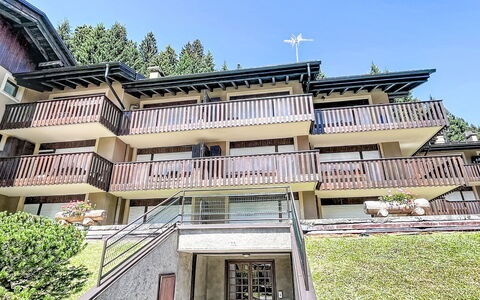 Presanella: Boligområde, Hjem, Altan, Estate, Forstad, Villa, Lærk, Gårdsplads