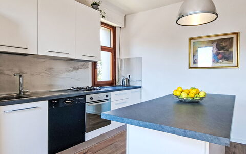 Le 3 Viste: Countertop, Køkken, Gulvbelægning, Køkken Apparat, Indretning, Cabinetry, Etage, Træ, Møbel, Større Bandage