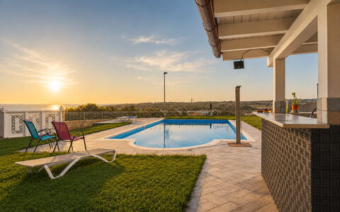 Villa Sara: Svømmepøl, Udvej, Skygge, Estate, Eco Hotel, Villa, Veranda, Udendørs Struktur, Udendørs Møbler, Hotel