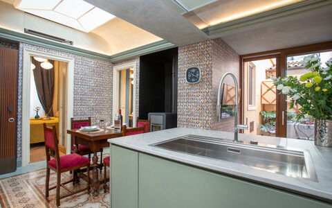 Belvedere Guastella B 4: Indretning, Køkken, Countertop, Gulvbelægning, Loft, Etage, Cabinetry, Lysarmatur, Køkken Apparat, Håndvask