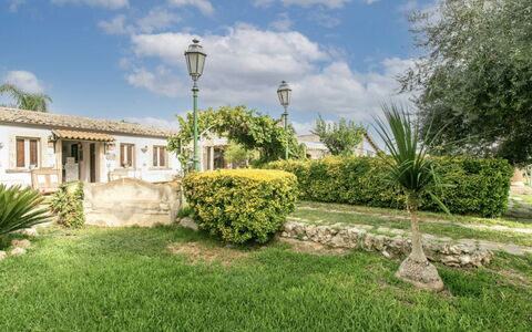 Casa Dafne: Have, Estate, Landscaping, Hacienda, Backyard, Lawn, Gård, Stuehus, Villa