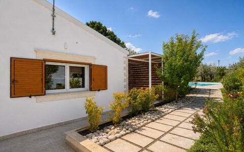 La Dimora di Diana: Hjem, Land Lot, Skygge, Have, Dør, Sommerhus, Estate, Landscaping, Gård