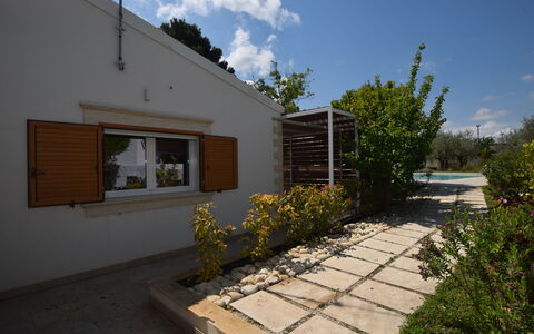 La Dimora di Diana: Skygge, Have, Beton, Landscaping, Backyard, Gård, Walkway, Indkørsel, Gårdsplads