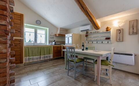Noah: Møbel, Indretning, Gulvbelægning, Væg, Etage, Loft, Træ, Køkken, Countertop, Værelse