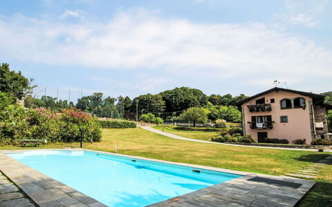 Annika: Svømmepøl, Fritid, Udvej, Have, Estate, Lawn, Landscaping, Udendørs Møbler, Eco Hotel, Ferie