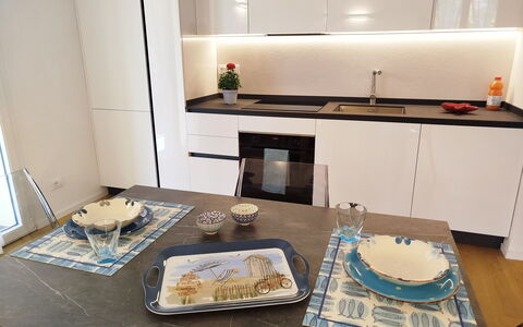 Lola Home - Levanto: Træ, Gulvbelægning, Indretning, Møbel, Køkken, Countertop, Etage, Køkken Apparat, Hjem, Cabinetry