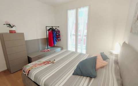Lola Home - Levanto: Møbel, Træ, Soveværelse, Gulvbelægning, Indretning, Etage, Seng, Sengetøj, Værelse, Sengetøj