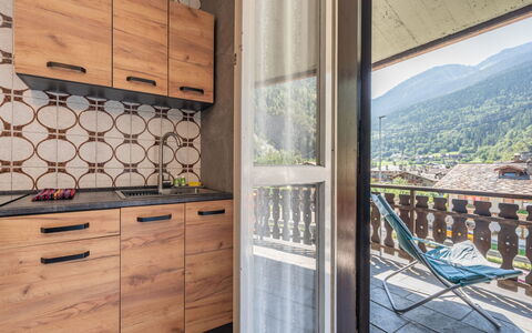 Ilda: Indretning, Møbel, Værelse, Lejlighed, Bejdse, Cabinetry, Loft, Hårdttræ, Stol, Skuffe