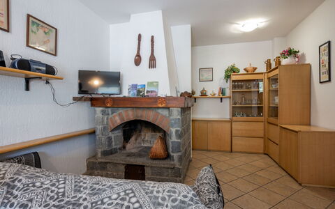 Ilda: Møbel, Indretning, Gulvbelægning, Loft, Etage, Værelse, Stue, Lejlighed, Couch, Hearth