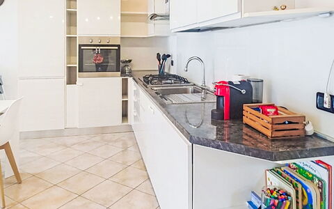 Fontanella Mountain Home: Køkken, Køkken Apparat, Indretning, Gulvbelægning, Countertop, Større Bandage, Møbel, Træ, Etage, Cabinetry