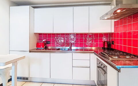 Le Falesie: Køkken, Køkken Apparat, Større Bandage, Countertop, Gulvbelægning, Indretning, Etage, Komfur, Cabinetry, Flise