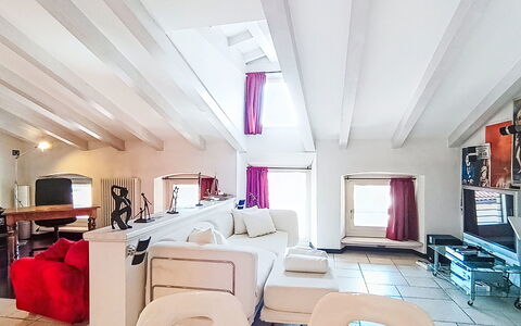Le Falesie: Møbel, Indretning, Gulvbelægning, Couch, Etage, Loft, Stue, Værelse, Belysning, Lejlighed