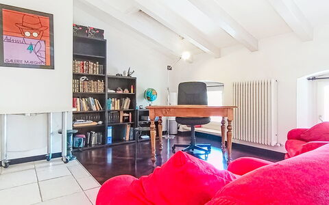 Le Falesie: Møbel, Indretning, Gulvbelægning, Væg, Etage, Loft, Værelse, Couch, Stue, Belysning