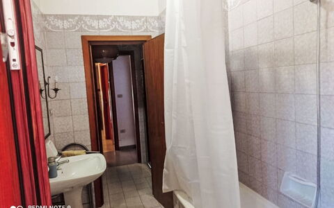 La Terrazza di Colle Marino: Etage, Gulvbelægning, Badeværelsesvask, Sanitærarmatur, Badeværelse, Håndvask, Vvs, Tap, Værelse, Toilet