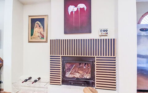 La Perla di Aprilia: Indretning, Hearth, Gulvbelægning, Etage, Værelse, Billedramme, Stue, Bejdse, Ildsted, Maling