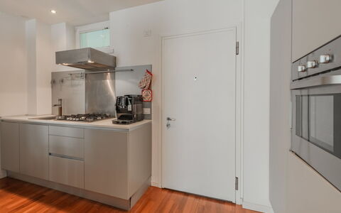 Caminito: Køkken Apparat, Køkken, Gulvbelægning, Større Bandage, Indretning, Væg, Countertop, Træ, Cabinetry, Etage