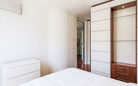 Caminito: Møbel, Seng, Gulvbelægning, Indretning, Træ, Soveværelse, Etage, Cabinetry, Værelse, Loft