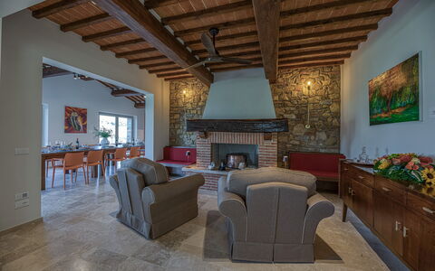 La Calcinaia Country House, Bucine: Møbel, Indretning, Væg, Gulvbelægning, Træ, Loft, Etage, Stol, Couch, Stue