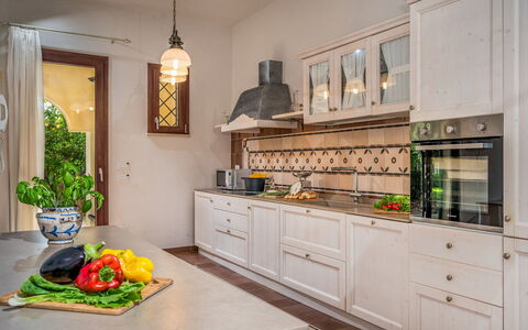Casale Domè 14+2: Køkken, Countertop, Indretning, Møbel, Cabinetry, Køkken Apparat, Gulvbelægning, Træ, Større Bandage, Komfur