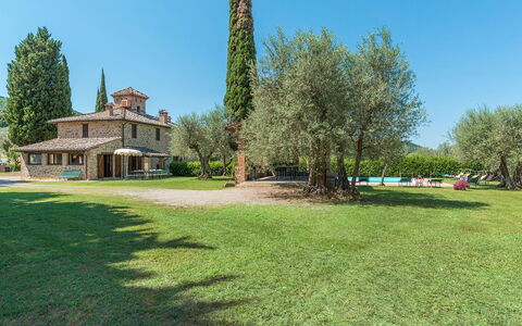 Casa Torrione 14: Estate, Lawn, Have, Stuehus, Eng, Landscaping, Hacienda, Villa, Gård, Parkere