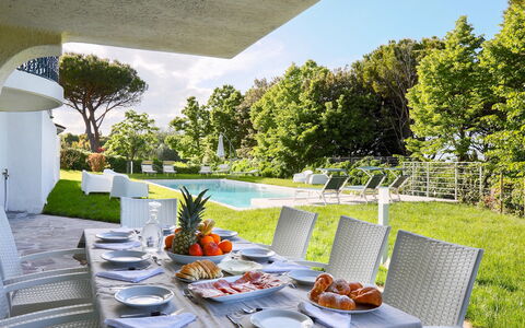 Villa Sarah 10+2: Svømmepøl, Møbel, Udvej, Have, Land Lot, Udendørs Møbler, Stol, Lawn, Skygge, Eco Hotel