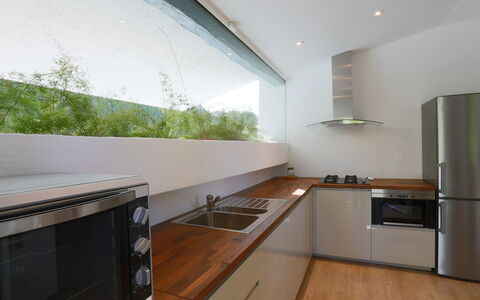 Villa Sarah 10+2: Køkken, Countertop, Køkken Apparat, Indretning, Større Bandage, Cabinetry, Gulvbelægning, Træ, Loft, Husholdningsapparat