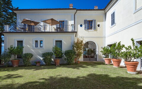 Borgo Colle Ridente 13: Hjem, Hus, Boligområde, Arkitektur, Dør, Estate, Have, Mansion, Molding, Villa