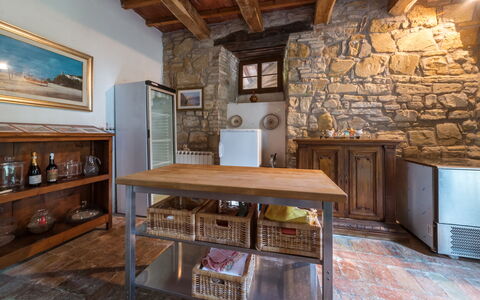 Borgo Colle Ridente 13: Møbel, Indretning, Gulvbelægning, Træ, Køkken, Etage, Loft, Bord, Belysning, Cabinetry