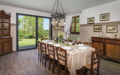Villa Augusto 10: Møbel, Indretning, Bord, Træ, Spisestue, Stol, Køkken & Spisebord, Loft, Værelse, Belysning