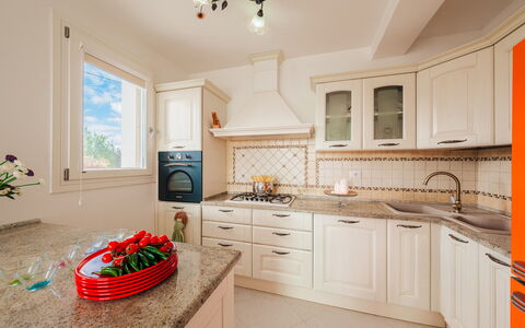 Villa Sanssouci 8: Køkken, Indretning, Countertop, Køkken Apparat, Større Bandage, Gulvbelægning, Cabinetry, Hjem, Møbel, Håndvask