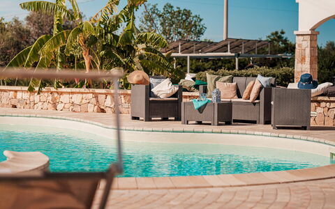 Villa Sanssouci 8: Svømmepøl, Udendørs Møbler, Udvej, Møbel, Skygge, Fritid, Stol, Eco Hotel, Paraply, Udendørs Bord